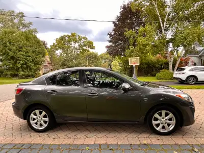 This reliable Mazda 3 features a 2.0L engine with 78,258 kilometers on the odometer, making it a gre...