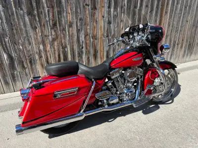 Truly a Beautiful CVO Ultra Limited 2007 Only 70,000 KM, just serviced fresh oils , good tires , rea...