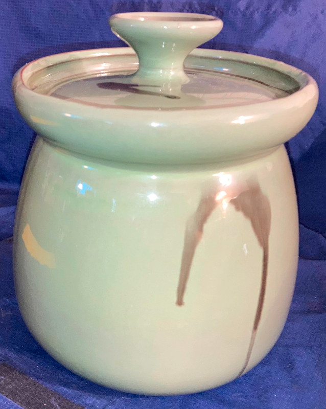 Vtg BMP Pottery Celadon Glaze Slate Green Cookie Biscuit Jar in Arts & Collectibles in City of Toronto - Image 3