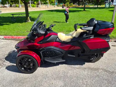 Red Black three wheeler Excellent condition Stored Indoors, Sunshine riden only