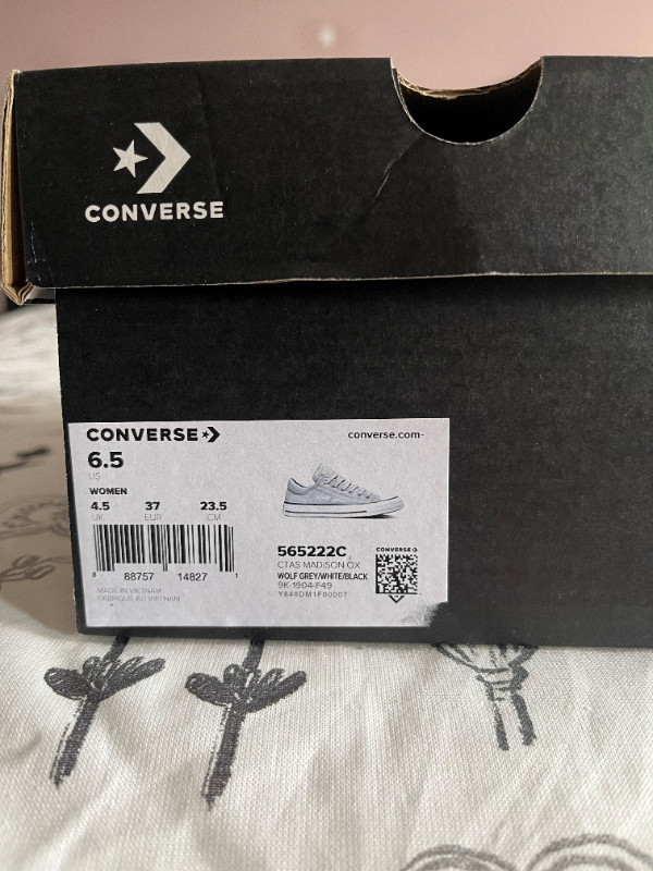 Girls Converse Shoes (NEW) Size 6.5 in Kids & Youth in City of Toronto - Image 3