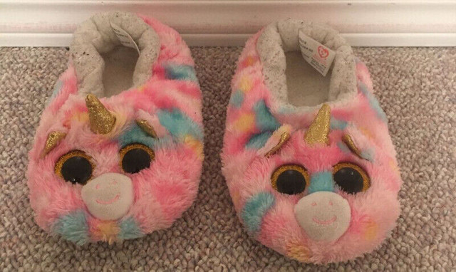 Girls Ty Slippers sz 1-3 in Other in Medicine Hat