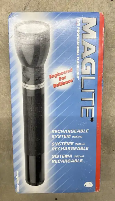 MagLite Mag Lite Flashlight Rechargeable System NiCad Batteries. Includes flashlight, charger, 5-cal...