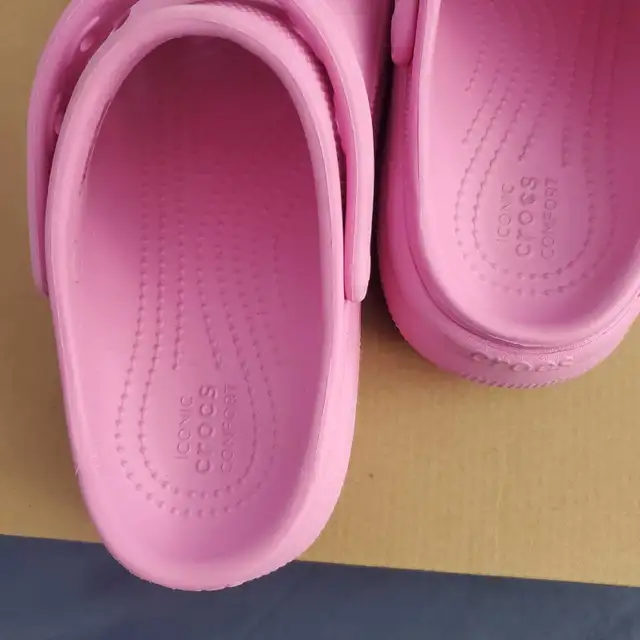 Crocs Slip-on in Kids & Youth in Longueuil / South Shore - Image 4