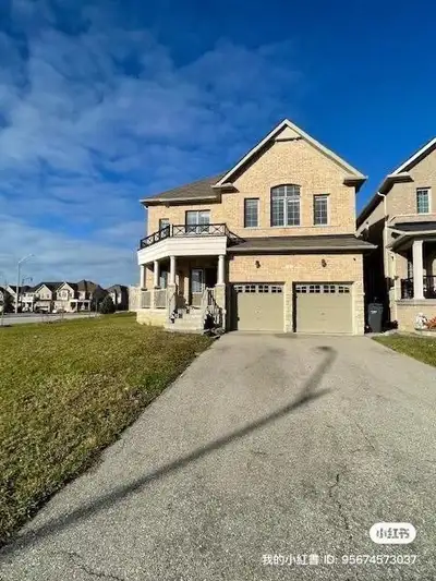 4 bedrooms detached house laundry room upper level