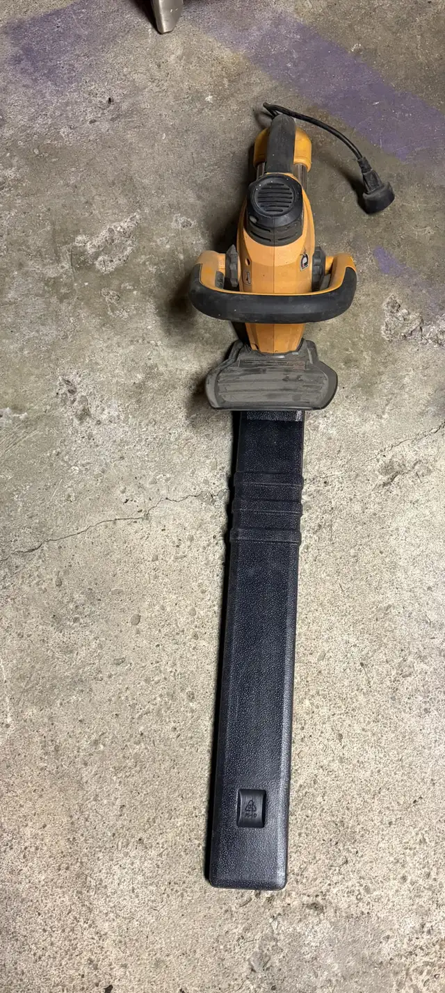 Hedge Trimmer - Worx in Outdoor Tools & Storage in City of Toronto - Image 2