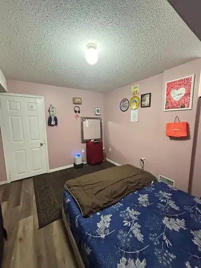 Room for rent available near sheridan