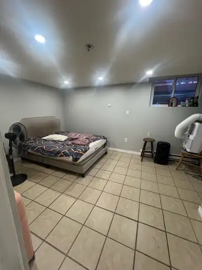 Walk in studio/ basement available for rent Private or in sharing Boys or girls Private washroom Ver...