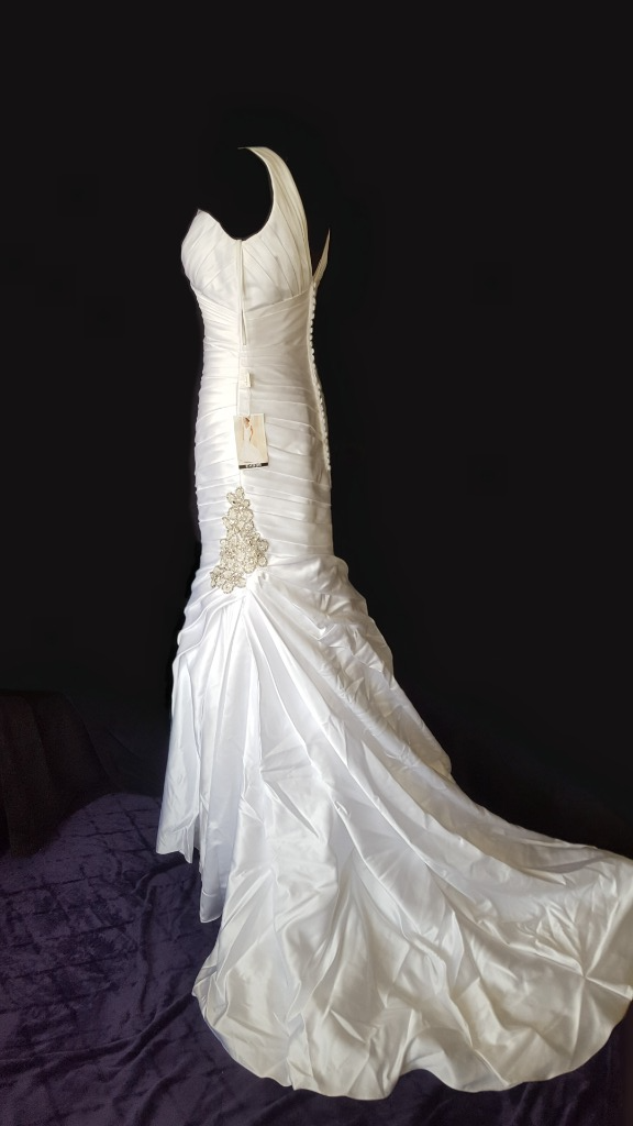 Eddy K Mermaid Wedding Dress New With Tags in Wedding in Saskatoon - Image 5