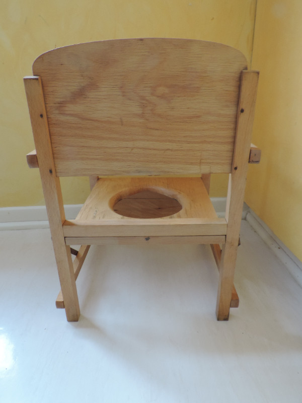 Vintage Folding Baby Potty (no pot) in Arts & Collectibles in Winnipeg - Image 4