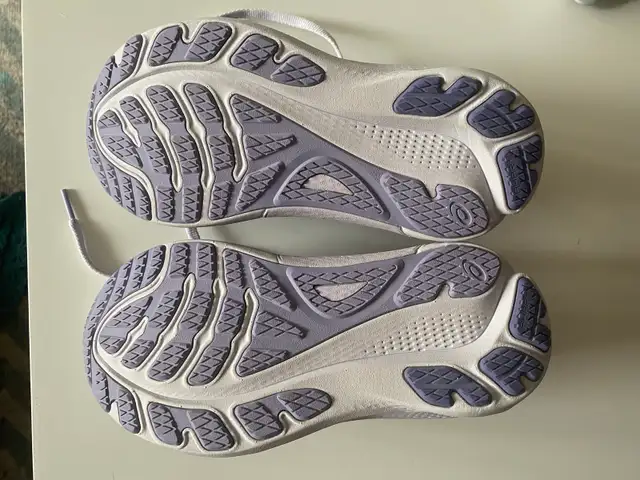 Asics Gel-Kayano 30 Women’s Size 5 1/2 in Women's - Shoes in Ottawa - Image 3