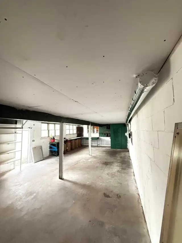 Shop warehouse For rent in Commercial & Office Space for Rent in Cambridge - Image 4