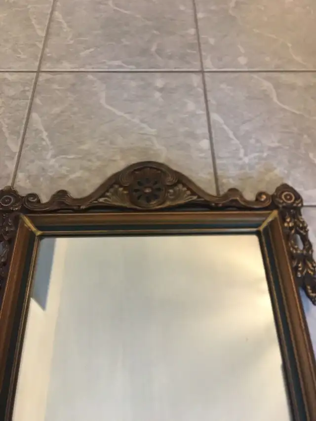 Antique wooden mirror. 29”x17”. in Home Décor & Accents in Markham / York Region - Image 3