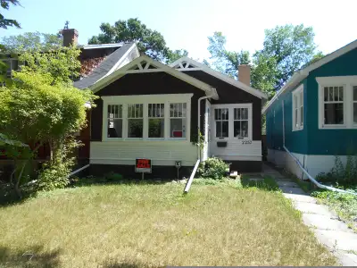 PLEASE FULLY READ MY ADD.....i am a retired man and having trouble paying my bills, so for the first...