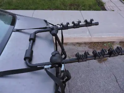 Rack à vélo, support, porte-vélo Thule, pour voiture intermédiaire ou Hatchback pour 3 vélos. Demand...