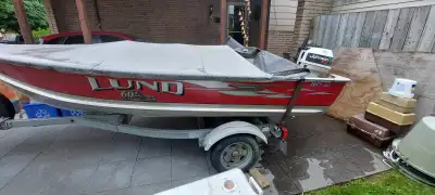 12' Lund boat with custom made cover, running lights, 2 swivel seats, 2 paddles, Hummingbird fish fi...