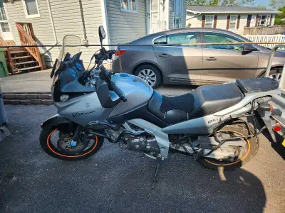 2004 V-Strom 650. Has been lowered by 1.25". Comes with Givi removable hard cases (top an sides), Gi...