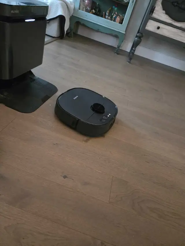 Eureka ,vac/ floor washer in Vacuums in Bedford - Image 5