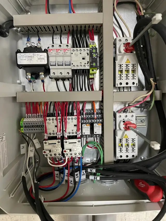 Licensed Electrician489984726266040322
