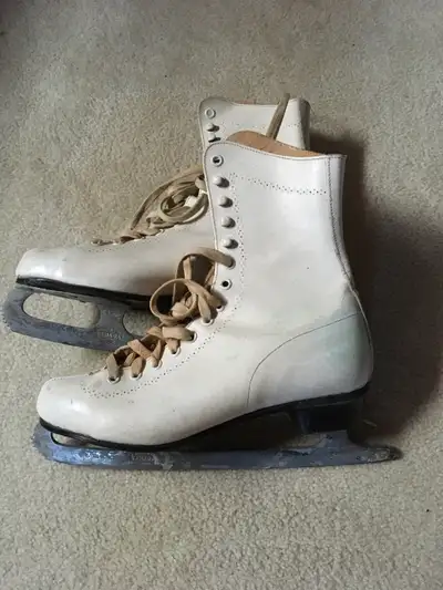 Womens figure skates size 7, View more
