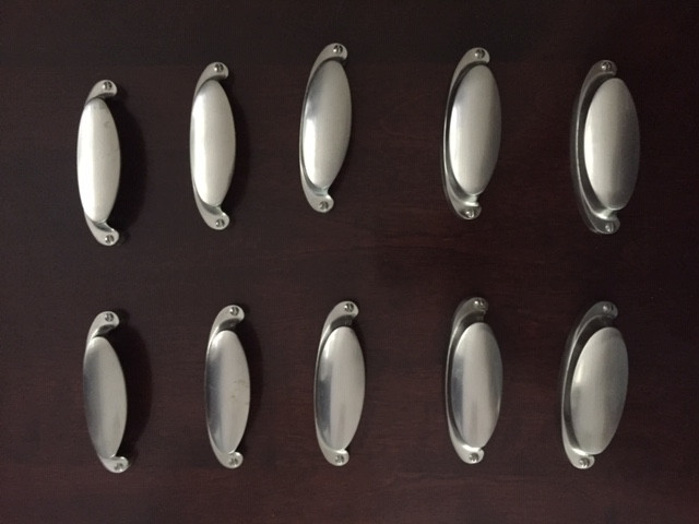 34 kitchen drawer pulls + hardware:  $2 each in Cabinets & Countertops in Oakville / Halton Region - Image 2