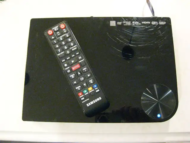 Samsung Blu-Ray Player & Remote Control #BD-E5400 With Wi-Fi in General Electronics in Kitchener / Waterloo - Image 4