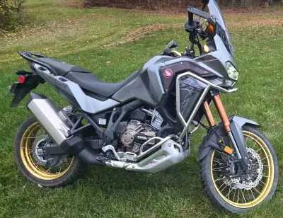 Crash Bar Honda plus protection moteur plus barquette d'installation. Chez Honda se vend 735,95+342,...