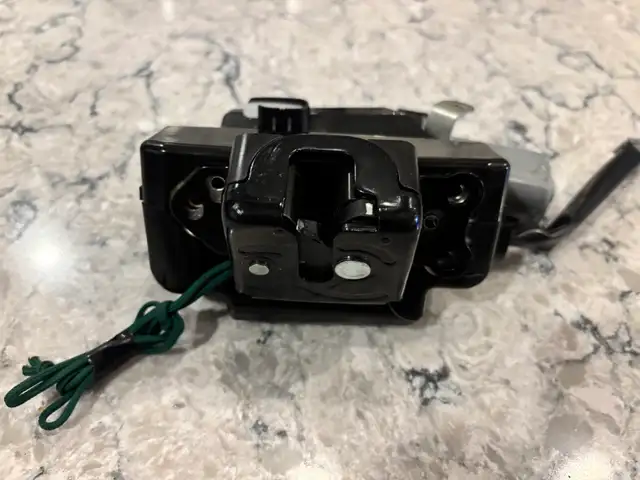 New aftermarket Toyota liftgate latch  2016-2018 Toyota RAV4 in Other Parts & Accessories in Ottawa - Image 5