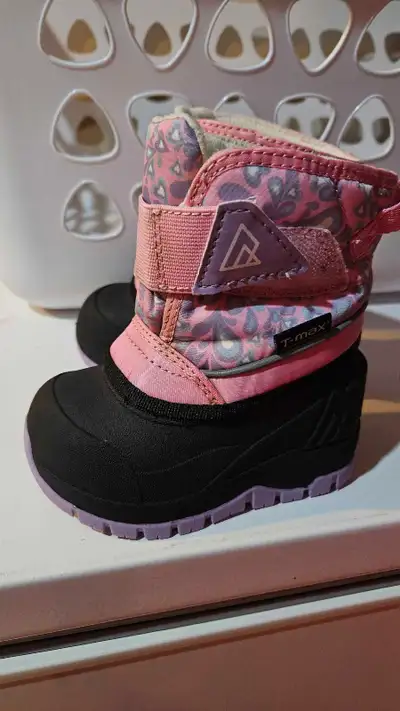 Toddler Snow boots Size 6, View more