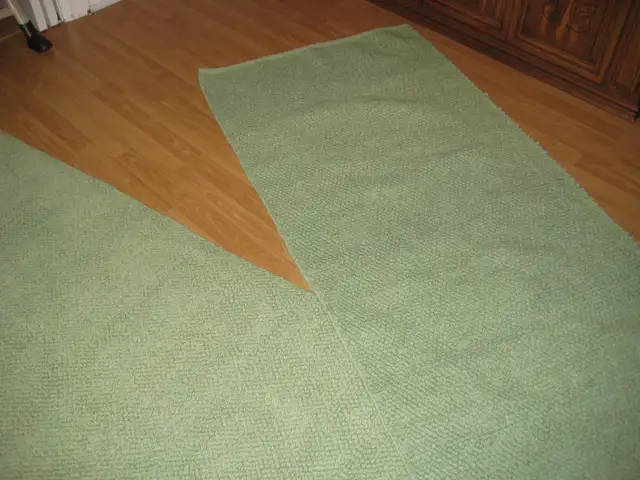 100 % Wool Runner light green in Rugs, Carpets & Runners in Markham / York Region - Image 3