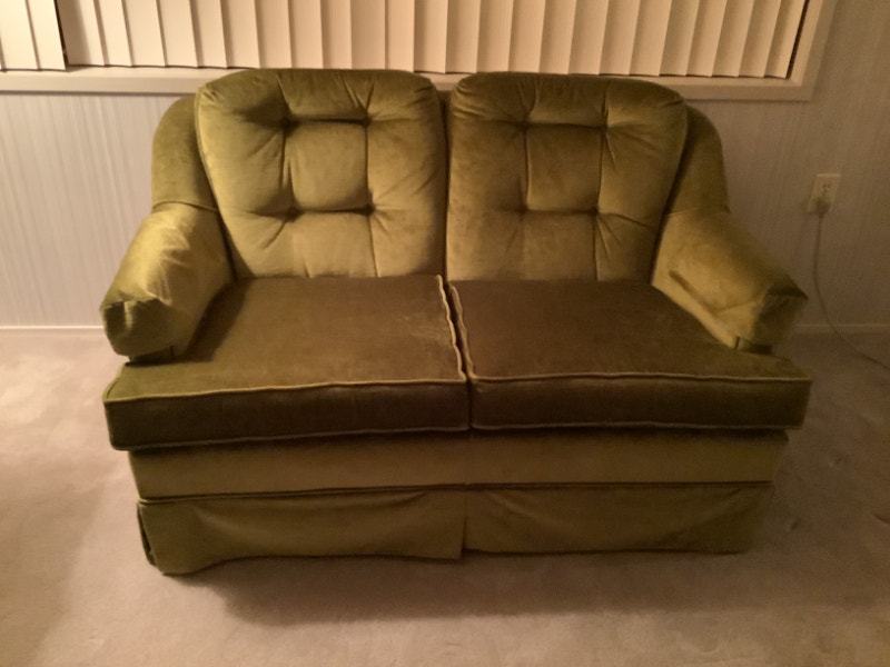 Love seat Couches & Futons Leamington Kijiji