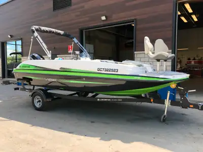 Moteur 115 hp mercury Ce bateau est le meilleur des trois monde!!! Tu aime pêcher il est complet ave...