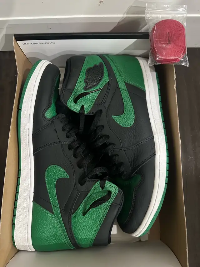 JORDAN 1 RETRO HIGH “PINE GREEN” (SIZE 13) in Men's Shoes in Mississauga / Peel Region - Image 3