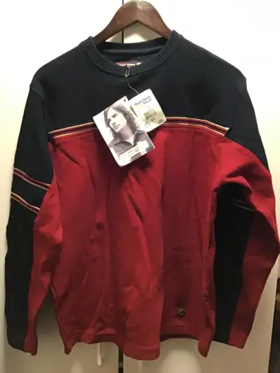 Adult sweater point zero brand new size small, View more