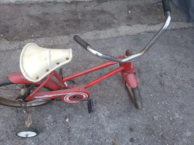 Red Vintage Tonka  Hedstrom Child Bicycle  training wheel in Kids in Ottawa - Image 8