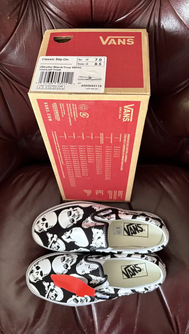 NEW in Box Skull Halloween Vans Slip-On Shoes VNOA38F7HOB sz 8.5 in Women's - Shoes in Calgary - Image 8