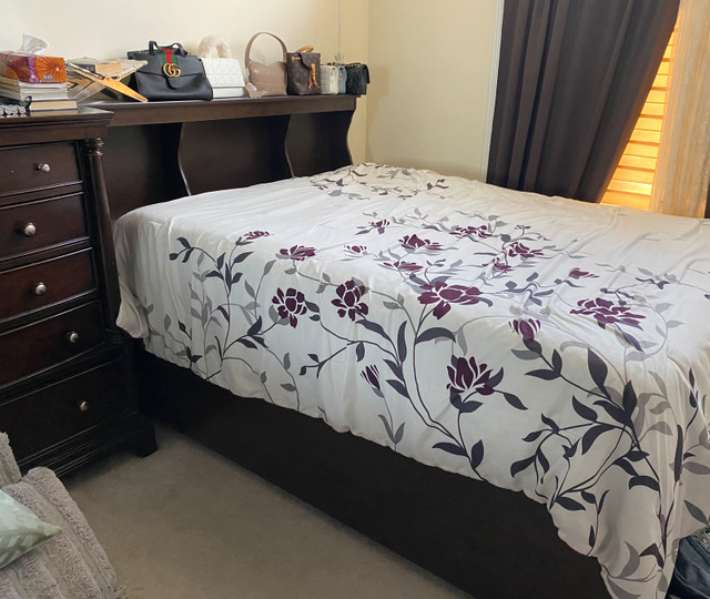 Queen size bedroom set for sale (solid wood)!! Moving sale. in Beds & Mattresses in Oakville / Halton Region - Image 3