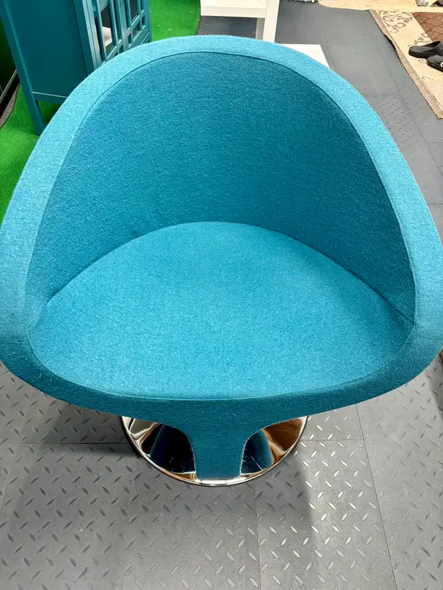 Design Manitoba Bucket Chair