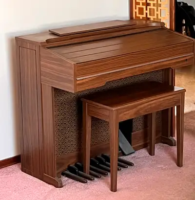 Electric organ, 3 pc display cabinet