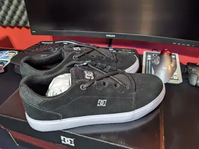 DC Shoes - Men's Hyde Suede Skate Shoes - BLK/WHT - MENS 7 - NEW, View more