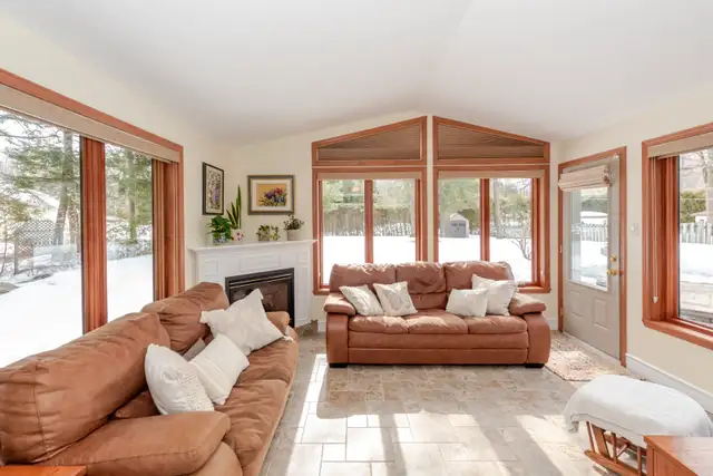 Charming Custom Canadiana Home on a Serene Half-Acre Lot63009271900291124