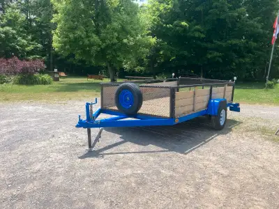 See pictures Box size 11’-8-1/2” x 6 ft I’d viewing, and pick up is in Castleton Ontario