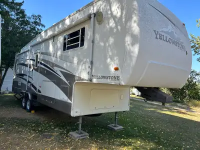 Well maintained, clean fifth wheel perfect for a couple! $13,000 OBO Large panoramic window at the r...