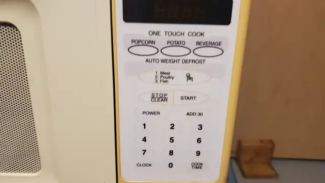 Goldstar Microwave in Microwaves & Cookers in St. Catharines - Image 4