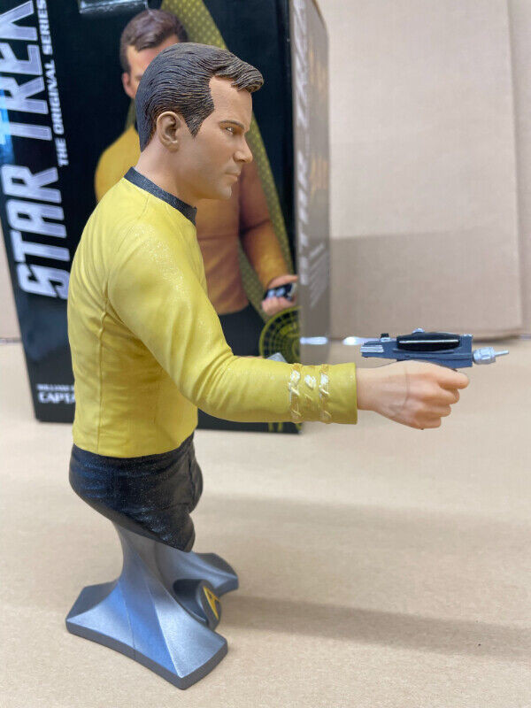 Star Trek Original Series Titan Merchandise Captain Kirk Bust in Arts & Collectibles in Regina - Image 4