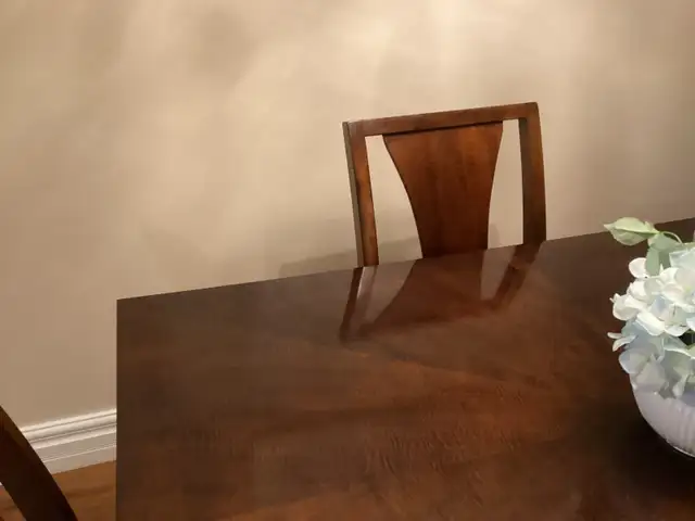 Dining table with 6 chair and 12” extension leaf in Dining Tables & Sets in Dartmouth - Image 3