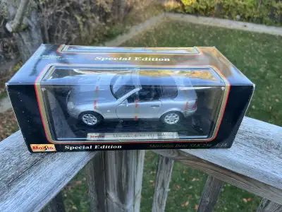 MERCEDES BENZ SLK 230 cabriolet ouvert open 1996 rouge foncé 1/18 MAISTO voiture