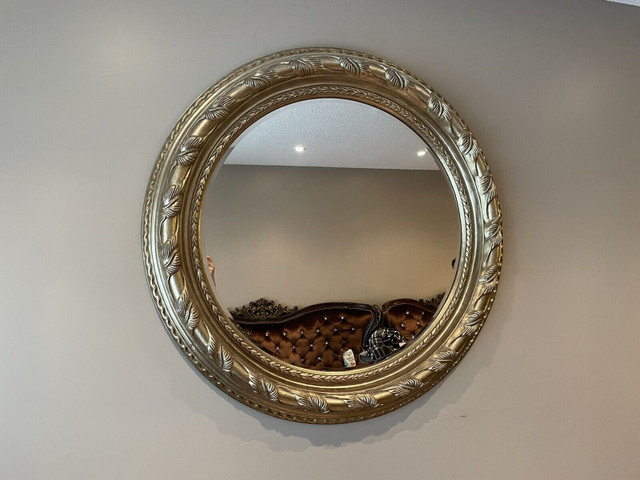 Luxury Gold Frame Round Mirror in Home Décor & Accents in Mississauga / Peel Region - Image 2
