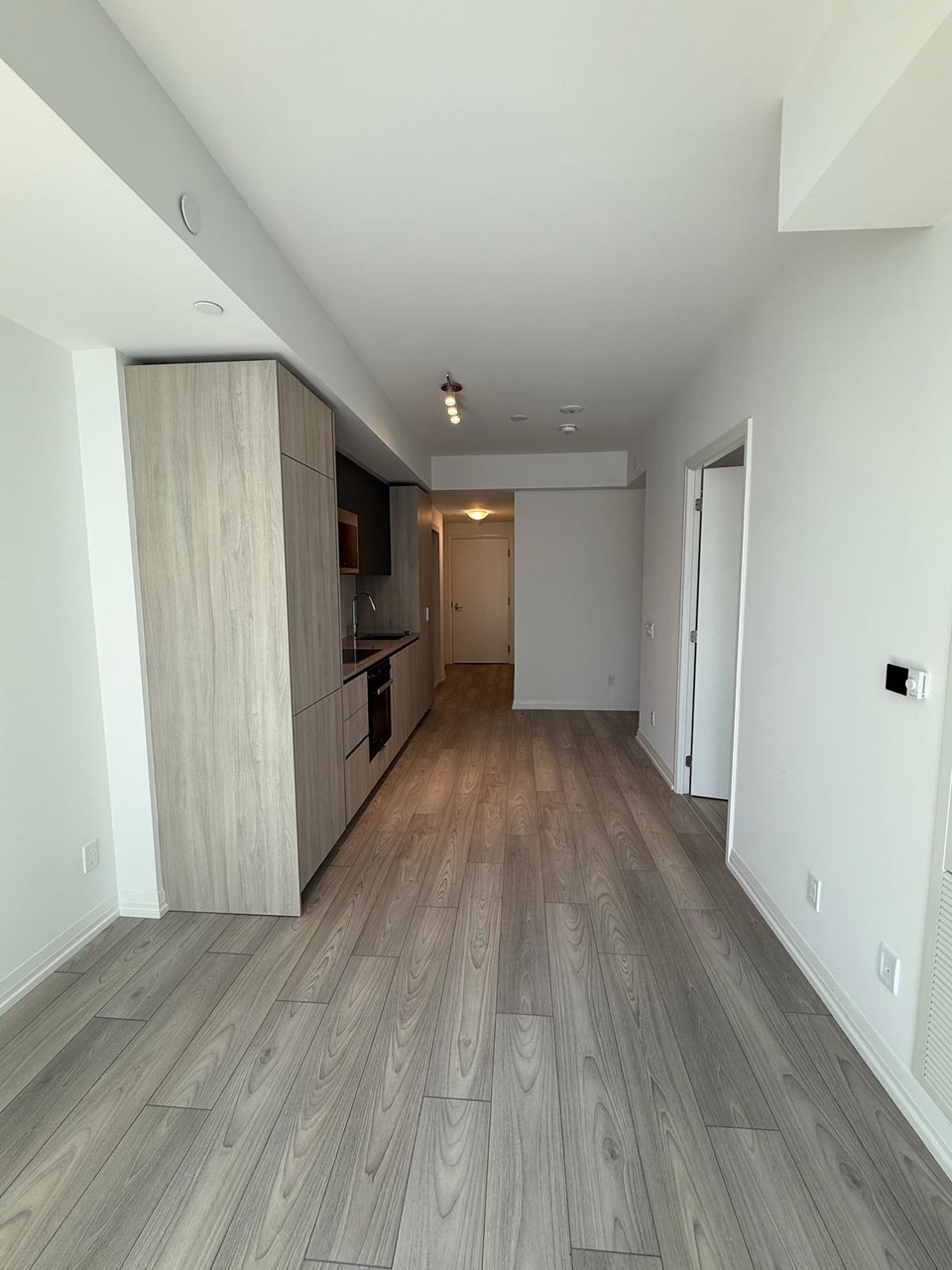 A Stylish One Bedroom Condo Studio  at 400 King St W For Rent 3