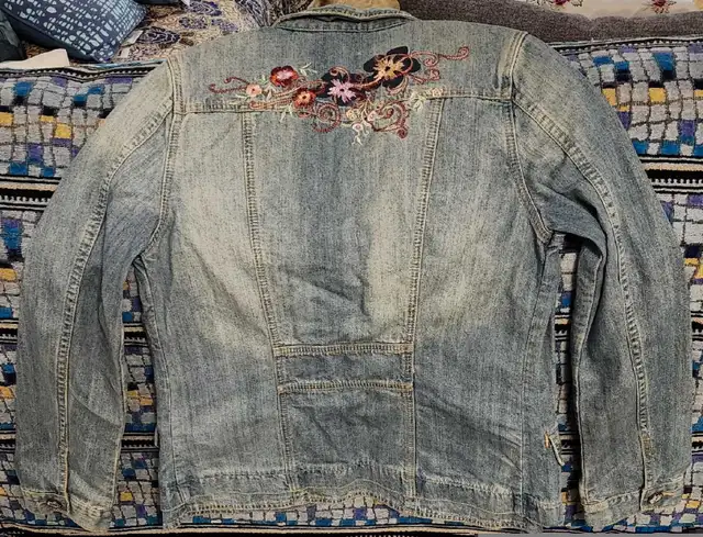 Jean Jacket  in Women's - Tops & Outerwear in Calgary - Image 3